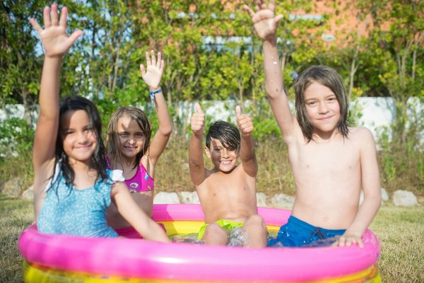 Plongez dans l'été avec nos piscines gonflables pratiques!